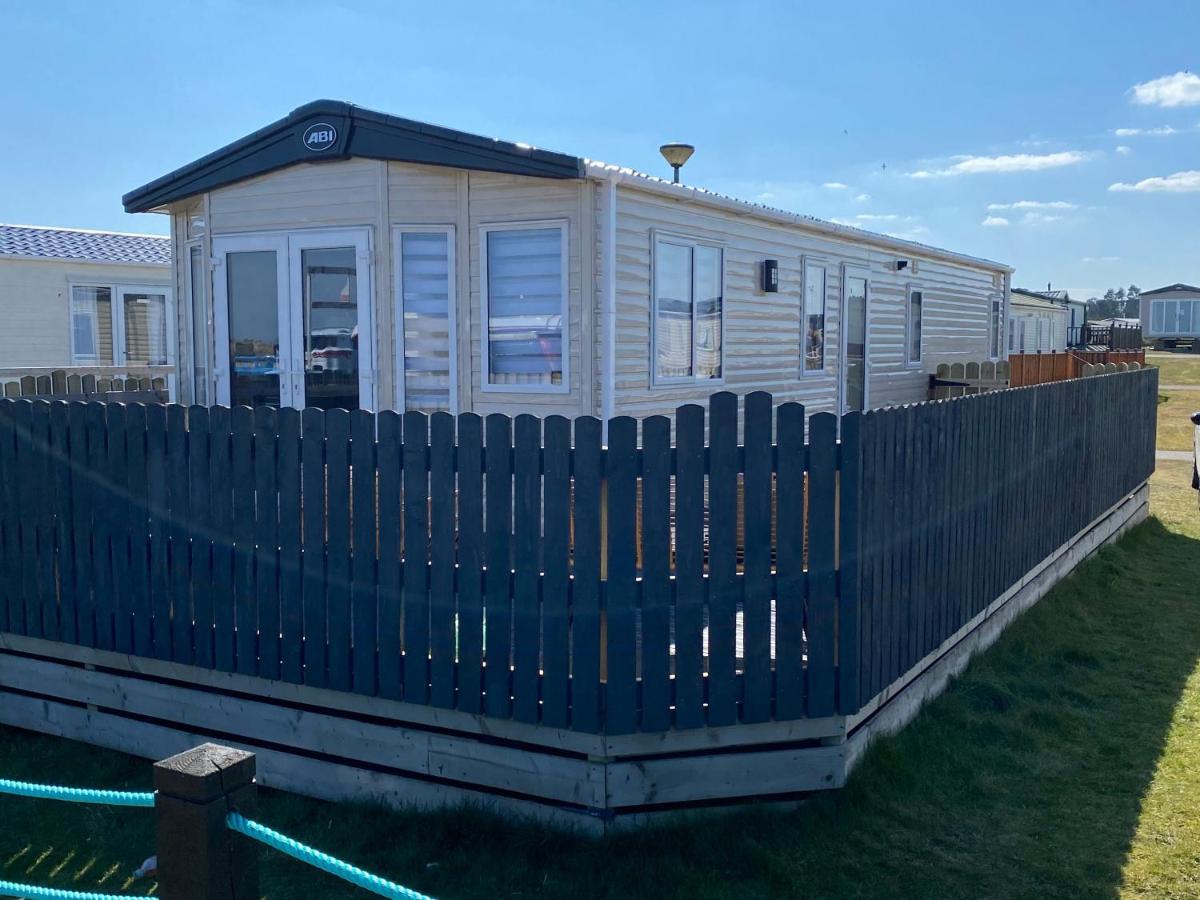 Beachfront Lodge, Lossiemouth Bay Экстерьер фото
